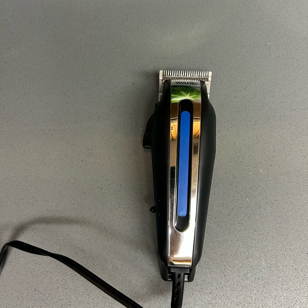 Wahl Black and Blue Professional Grooming Clipper